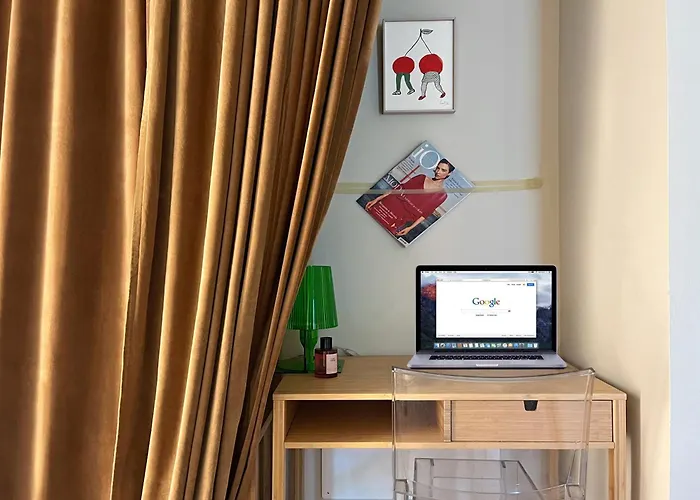 Nest With Private Garage Διαμέρισμα